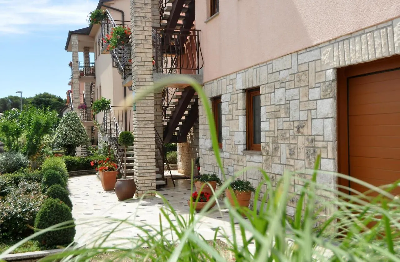 Apartment Apartman Lory Pula