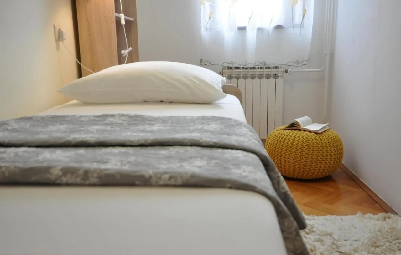 Apartment Apartman Lory Pula