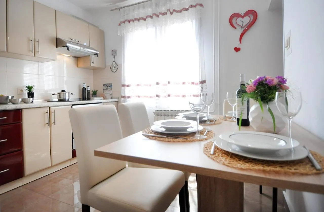 Apartman Lory Pula 0*,  Croatia