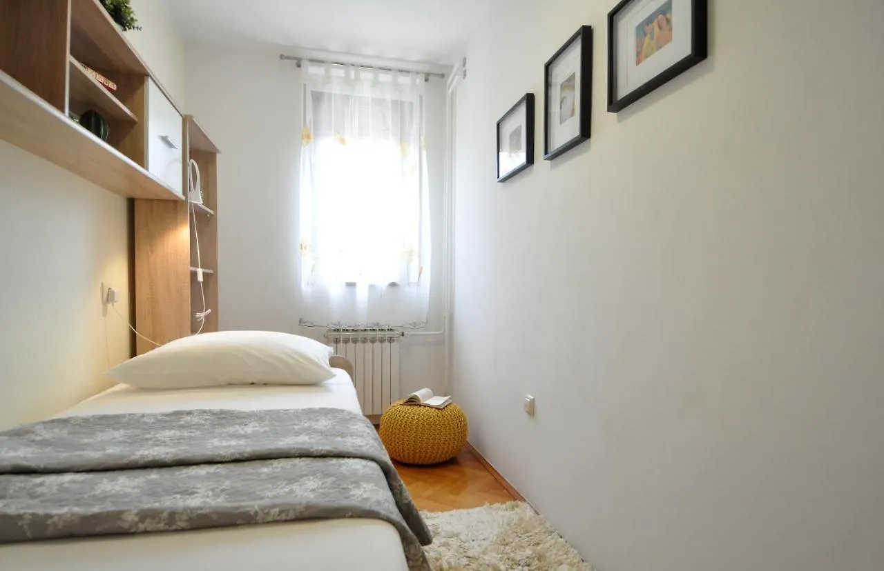Apartment Apartman Lory Pula