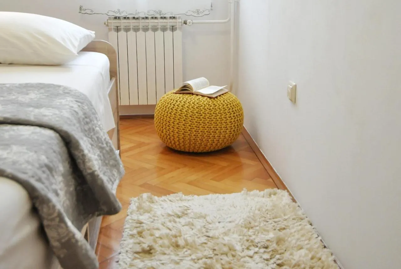 Apartment Apartman Lory Pula