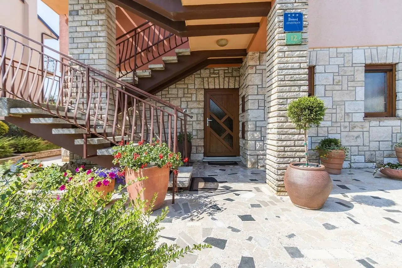 Apartman Lory Pula 0*,