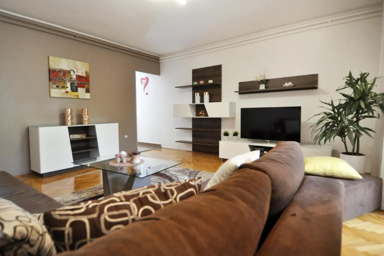 Apartman Lory Pula 0*,  Croatia